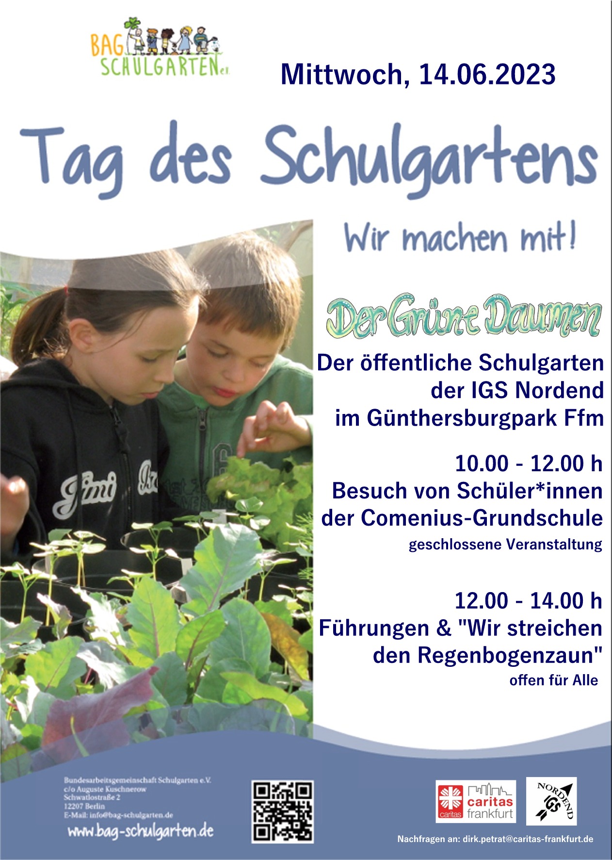 Das Plakat des Tages des Schulgartens. Auf einer Seite kümmern sich Kinder um viele grüne Pflanzen, Auf der anderen Seite ist der auf der Internetseite folgende Text abgebildet.